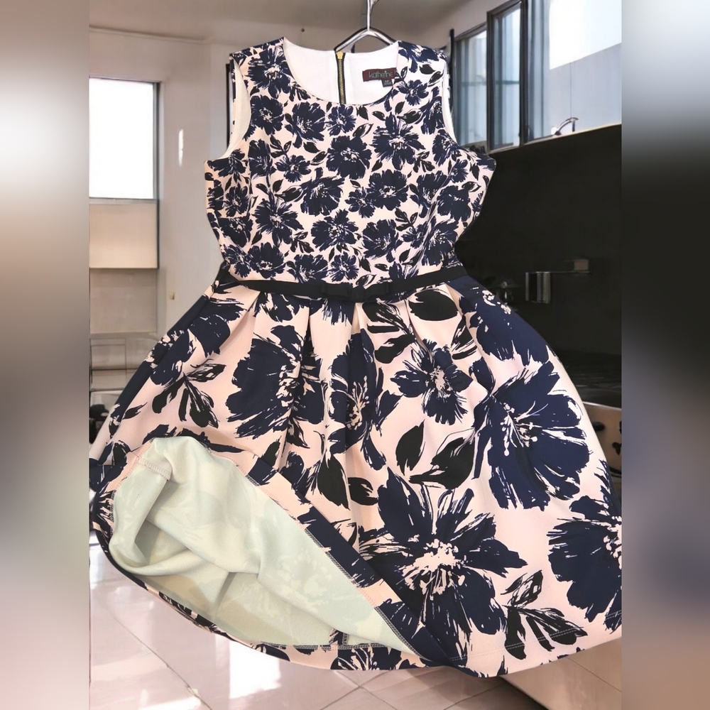 Katherine H. stylish Dress Women 4 P